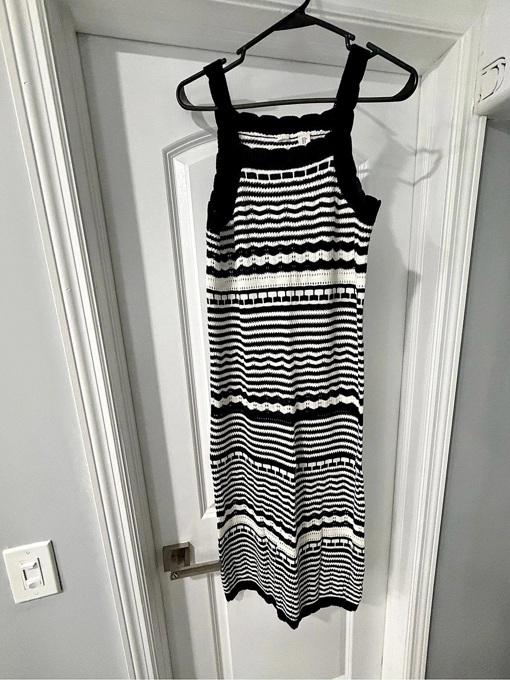 H&Medium Striped Midi Dress in Black & White Size Medium